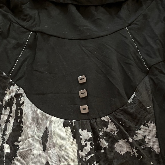 Onyx women’s size small Black / Gray Women's top with loose fit neckline - Picture 12 of 13